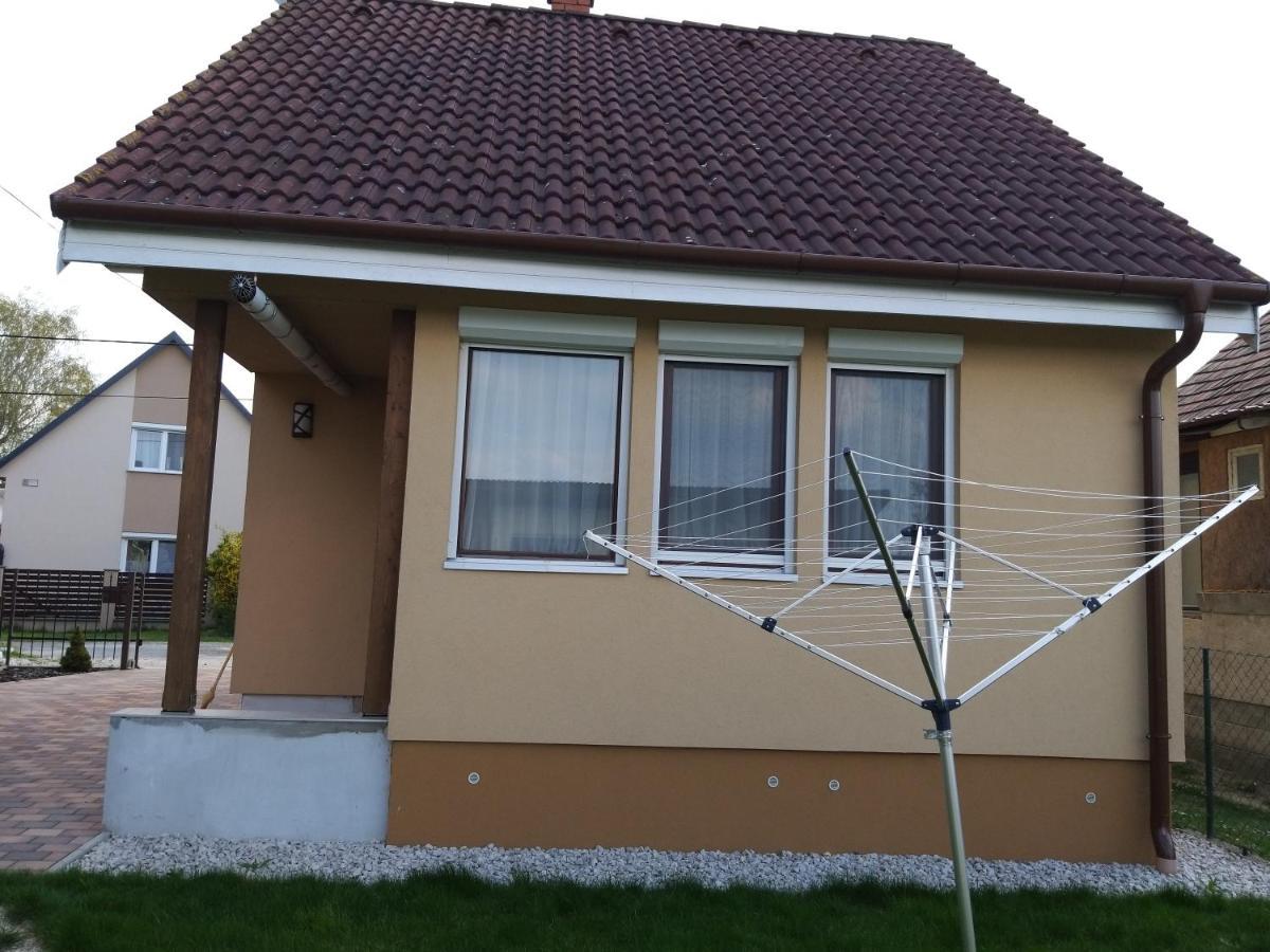 Nefelejcs Nyaralo-vendeghaz Ferienhaus *