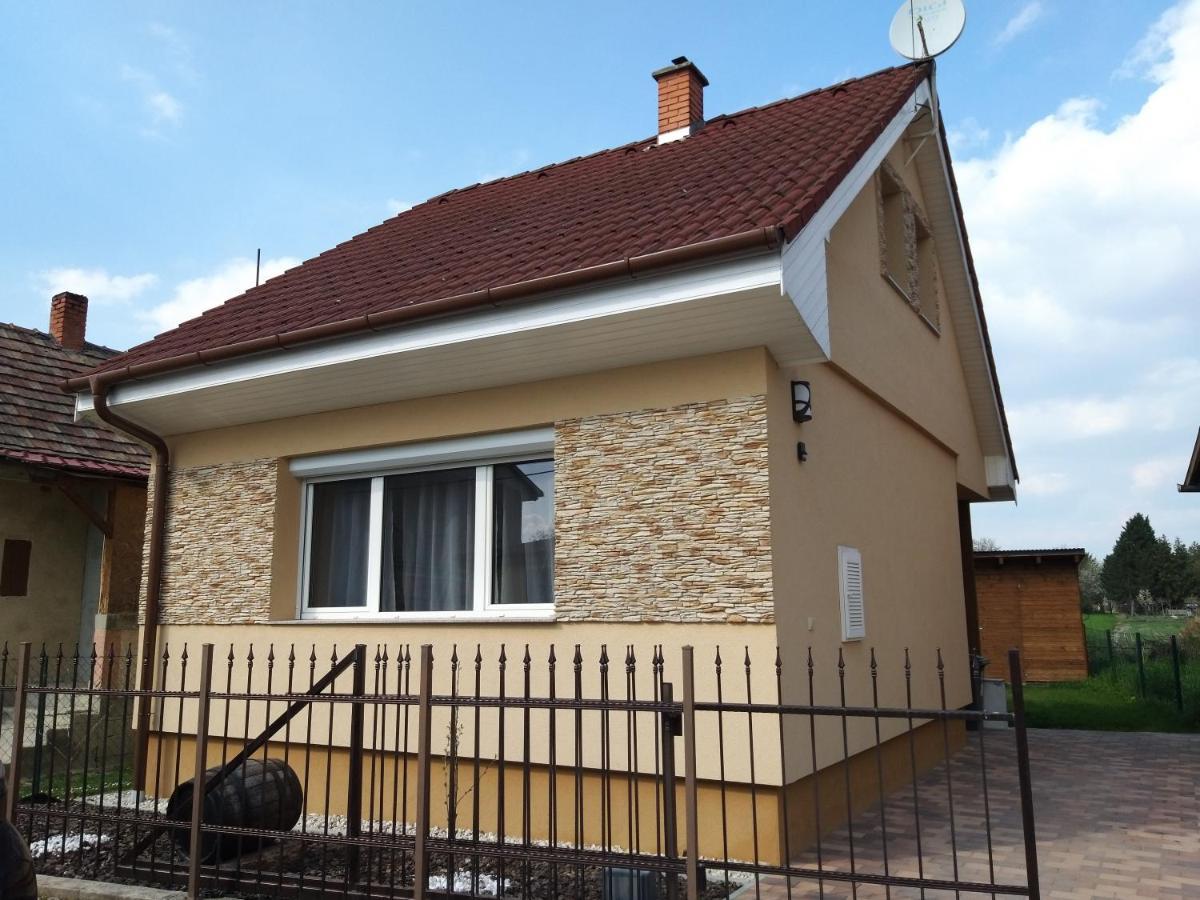 Nefelejcs Nyaralo-vendeghaz Ferienhaus Dunasziget